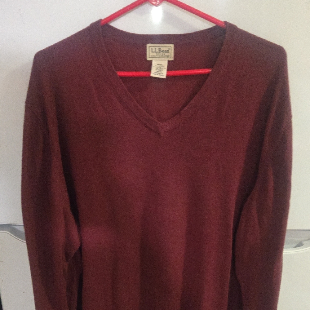 L.L. Bean Men's V-Neck Sweater in Burgundy